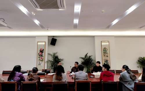 调研专家与大四师范实习生座谈