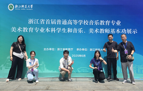 我院参赛师生现场合影